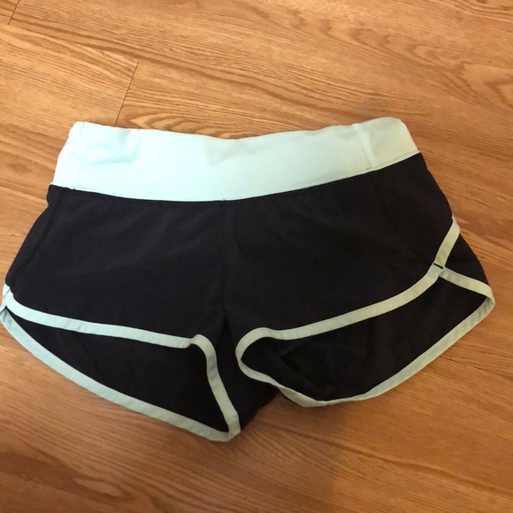 lululemon athletica Pants - EUC 💕 Lululemon Mint Green & Black Shorts Sz 2
